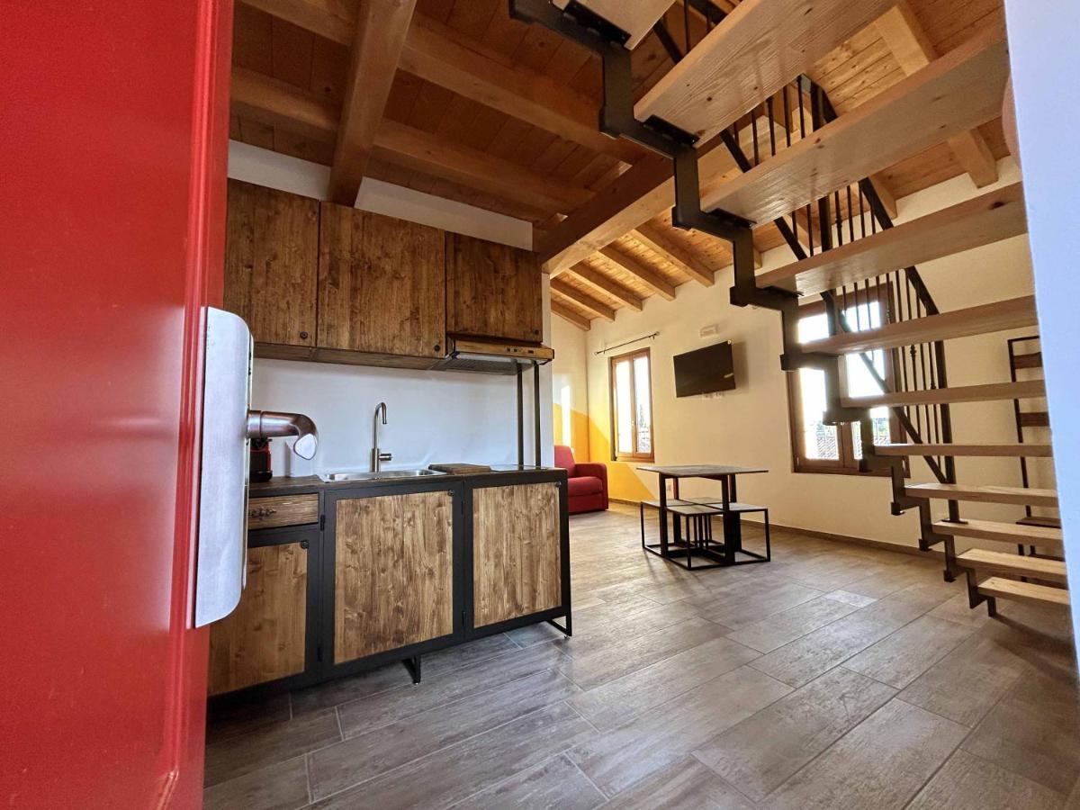 La Volpe Rossa Rooms And Apartments Сан Феличе дел Бенако Екстериор снимка