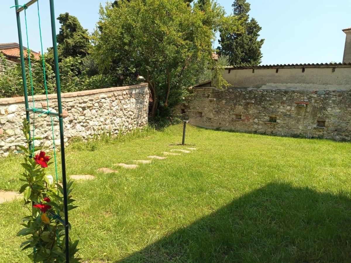 La Volpe Rossa Rooms And Apartments Сан Феличе дел Бенако Екстериор снимка